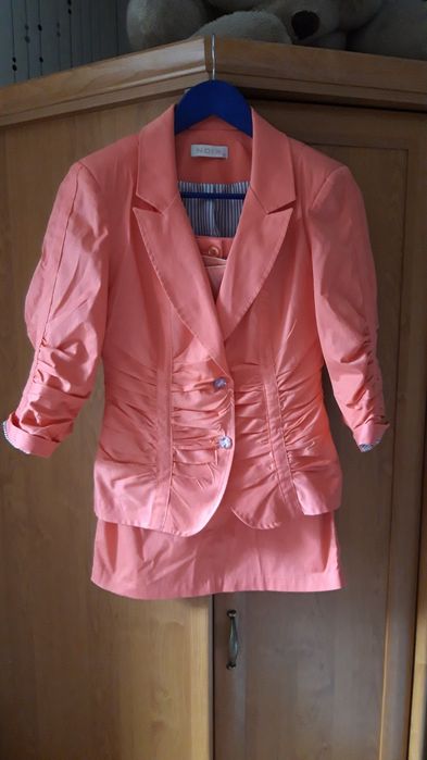 Śliczna różowo-morelowa garsonka z rekawem 3/4 roz.38