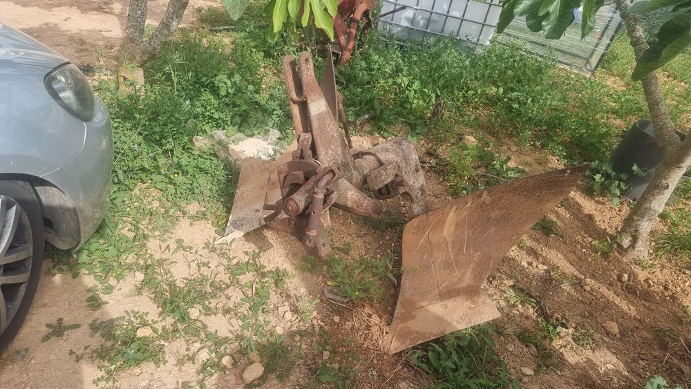 Vendo ou troco Charrua de um ferro 14 polegadas