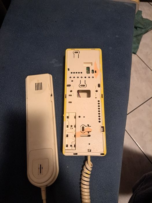 Stara słuchawka od domofonu