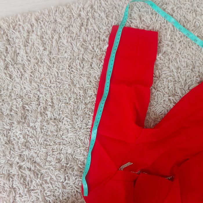 Плаття, піджак червоного кольору