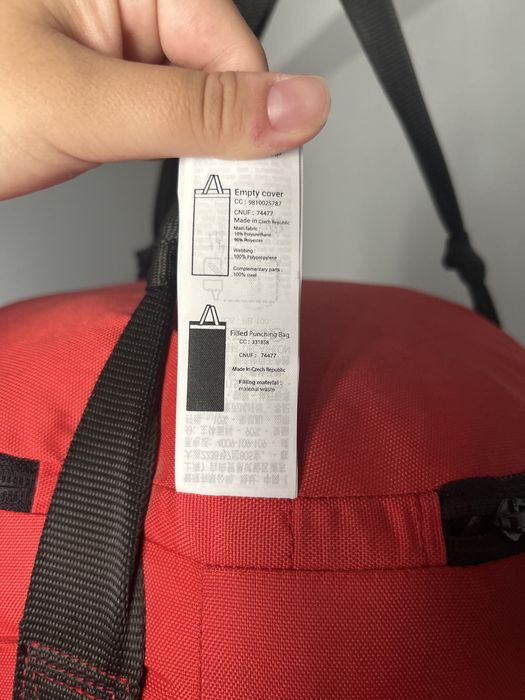 Saco de Boxe como novo + 2 pares de luvas de Boxe + suporte