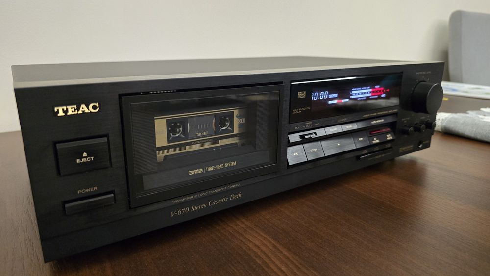 Magnetofon Teac V-670