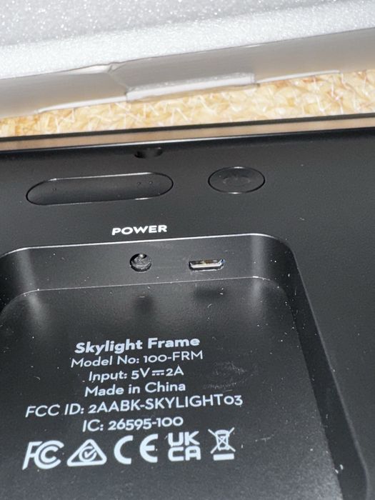 цифрова фоторамка Skylight Frame