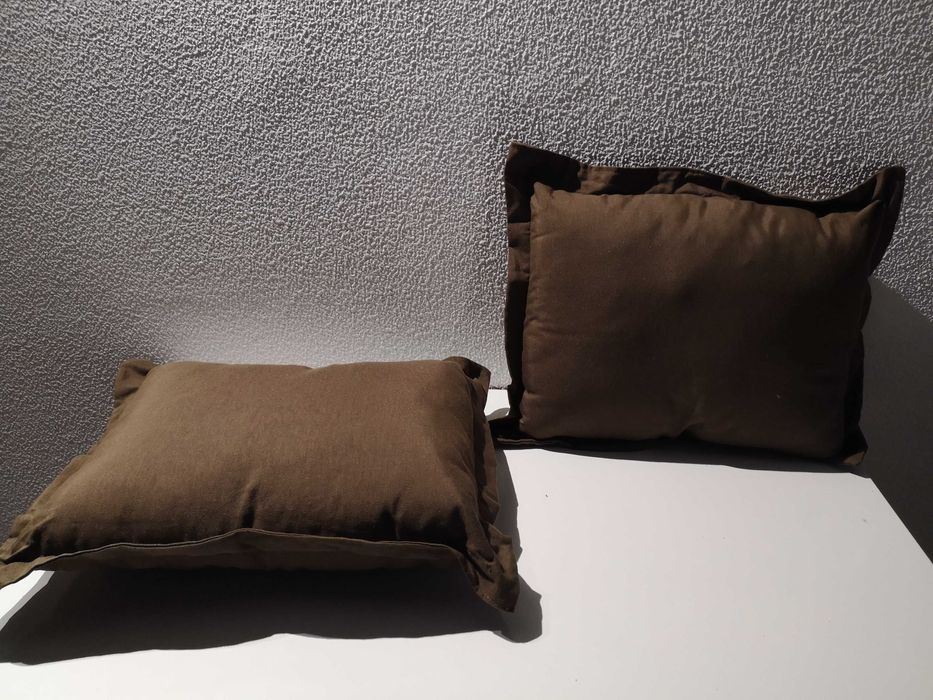 2 Almofadas castanhas com enchimento