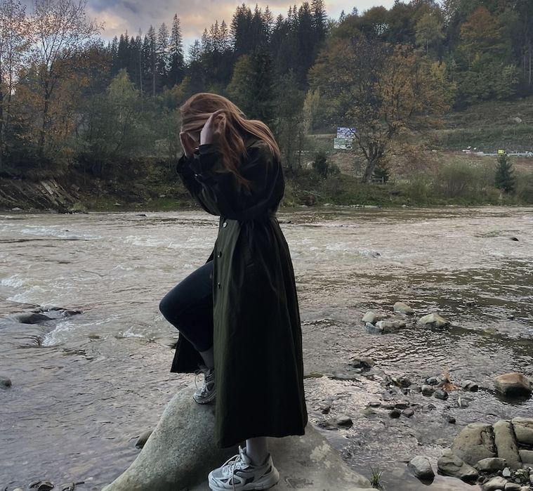 Довгий зелений тренч