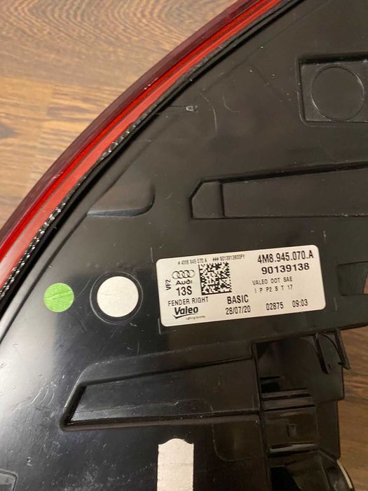 Задні фари (стопи) Audi Q8 2021 (USA) оригінал