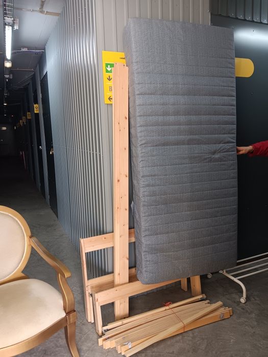 Cama individual com estrado e colchão  novo