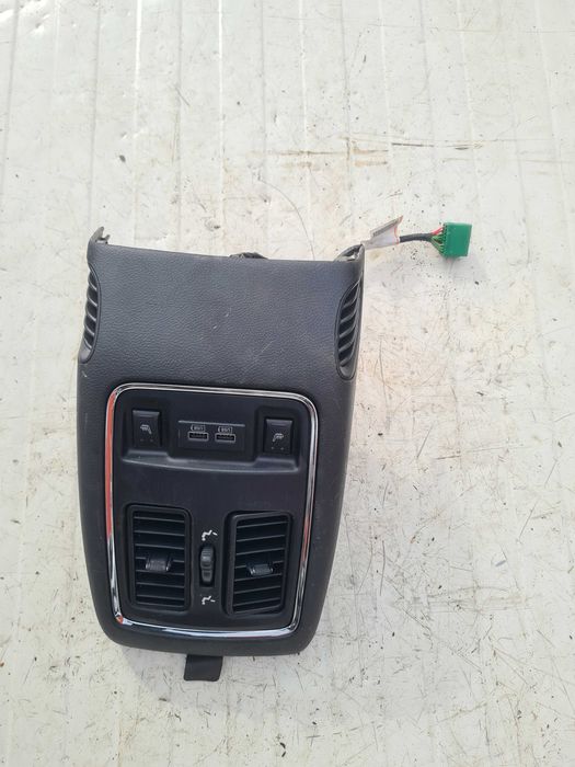 Jeep Grand Cherokee WK2 kratka nawiewu tył gniazdo USB grzane fotele