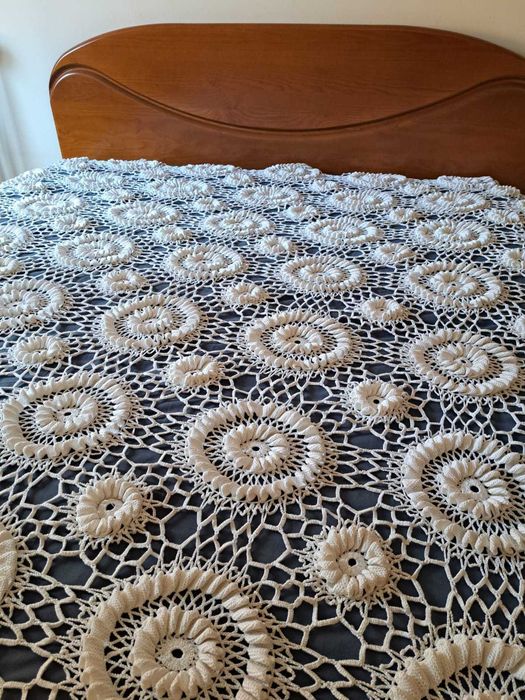 Colcha de Renda Feita à mão, nunca usada