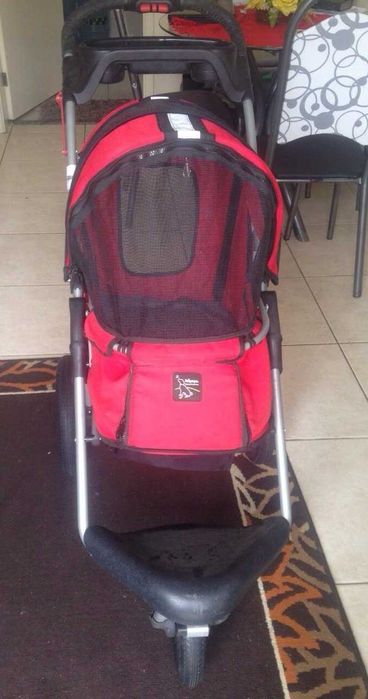 Carrinho para Cão/Gato – Excelente Estado – Ideal para Passeio