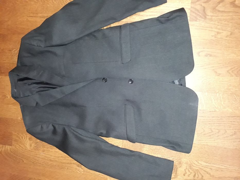 Черные школьные брюки и жилетка. Пиджак 48 размера