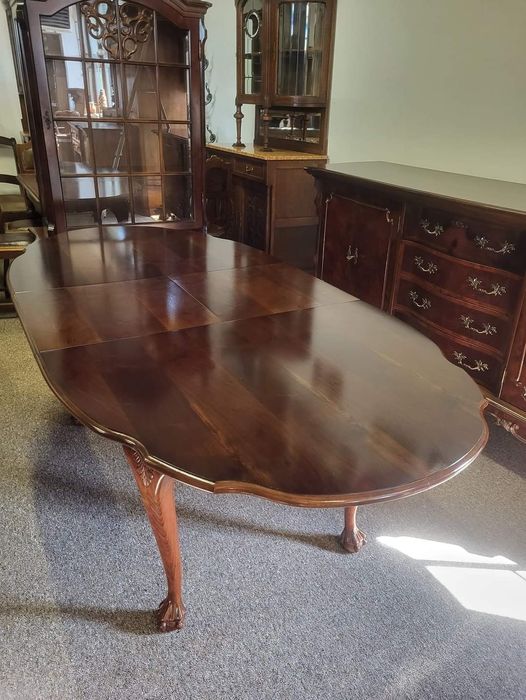 Jadalnia Chippendale. Komoda, witryna, stół i 6 krzeseł