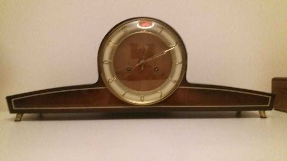 Relógio de corda Art Deco anos 40, alemão, em madeira, a funcionar