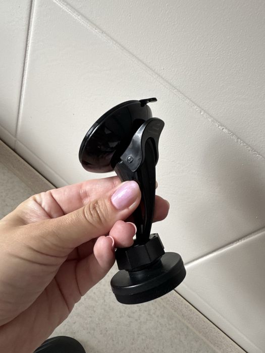 Uchwyt magnetyczny na telefon do samochodu na szybę na przyssawkę