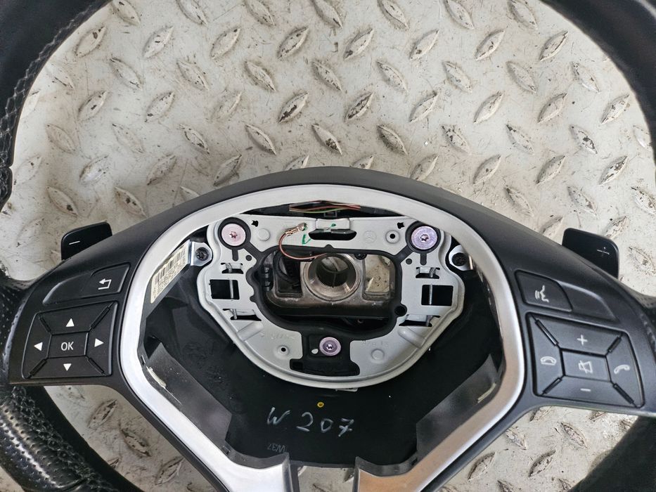 mercedes w207 e klasa coupe kierownica skórzana multifunkcja łopatki ładna