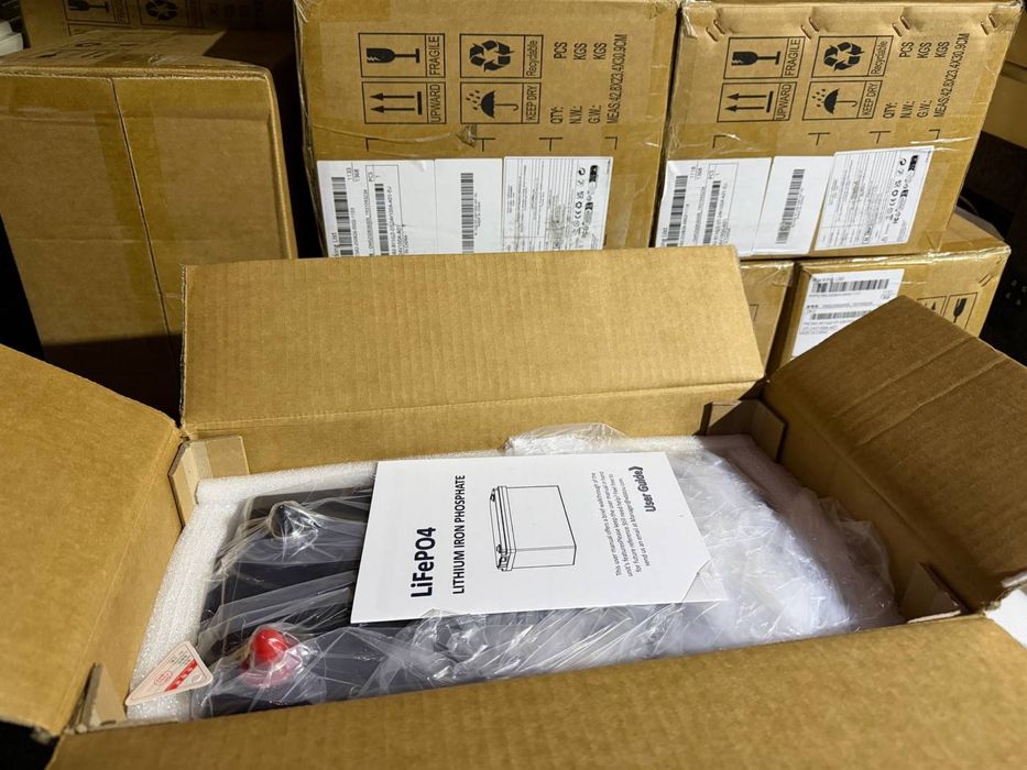 Інвертор та акб для безперебійного живлення