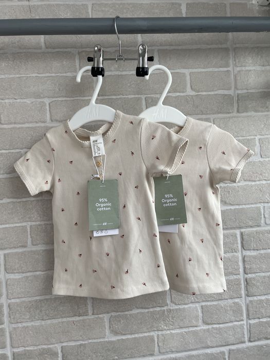 H&M футблока бєж бежева для двійні дівчинки дівчини 74 6-9 місяців