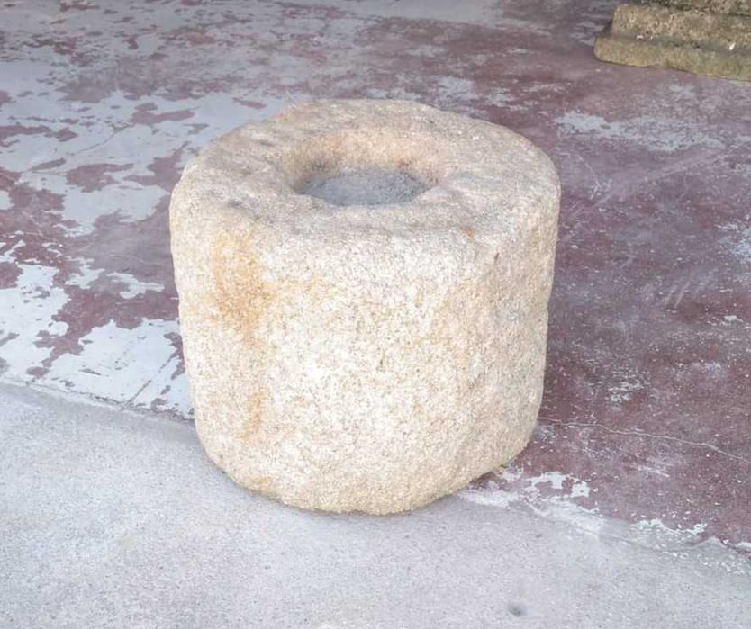 Antiga pedra em granito