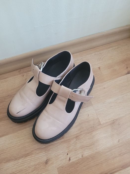 Sprzedam ładne buty dla dziewczynki