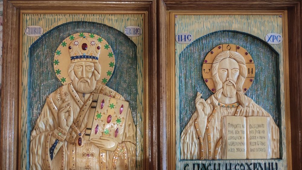 Ікони різьблення з дерева.