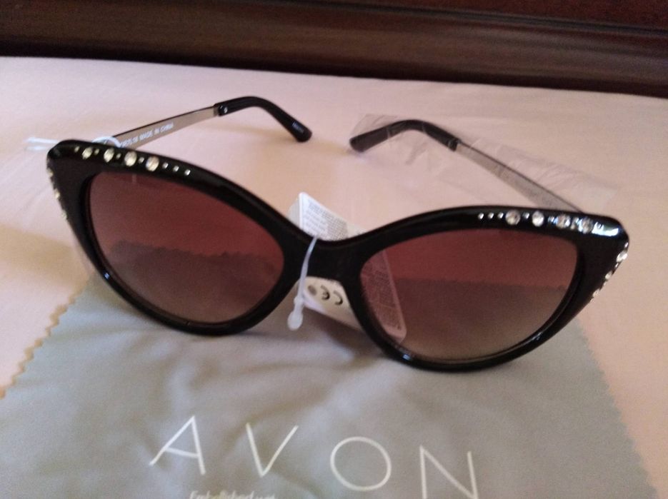 Óculos da marca AVON novos!