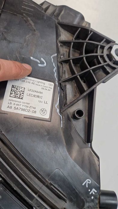 BMW G60 Reflektor prawy laser 5A798D2 lampa oryginał lekko uszkodzony