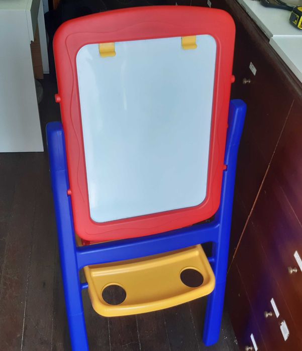 Cavalete Dobrável Plástico Toys'r'Us c/ Tabuleiro Quadro Duplo Ardósia Branco