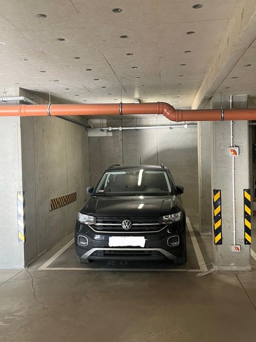 Sprzedam miejsce postojowe w hali garażowej, Struga 62