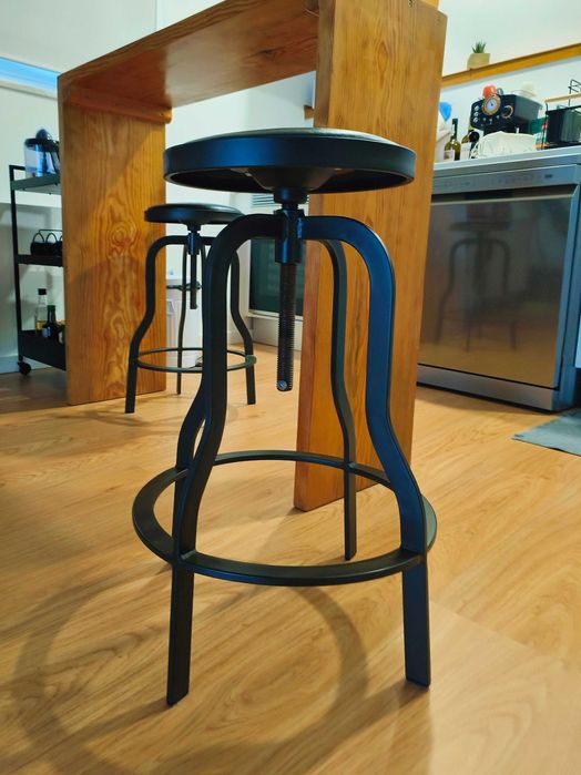 Balcão Bar + 2 Bancos