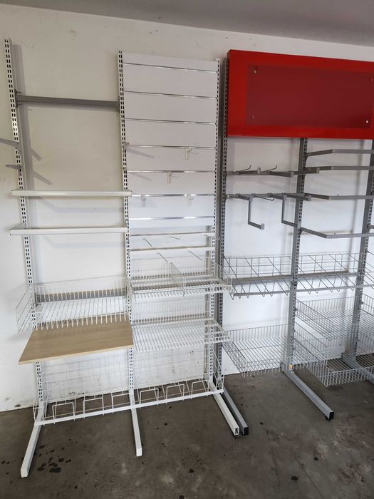 stojak wieszak odzieżowy wyposażenie sklepu przyścienny