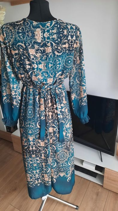 Suknia z rękawem rozmiar M