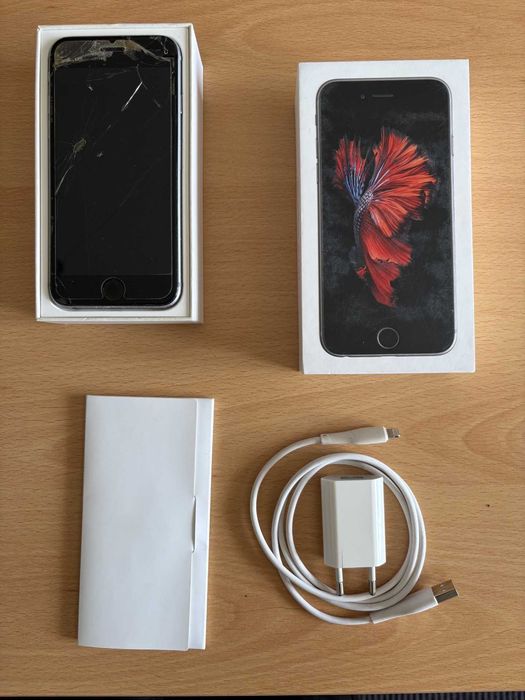 iPhone 6S 64Gb com ecran partido mas completamente funcional desbloqueado