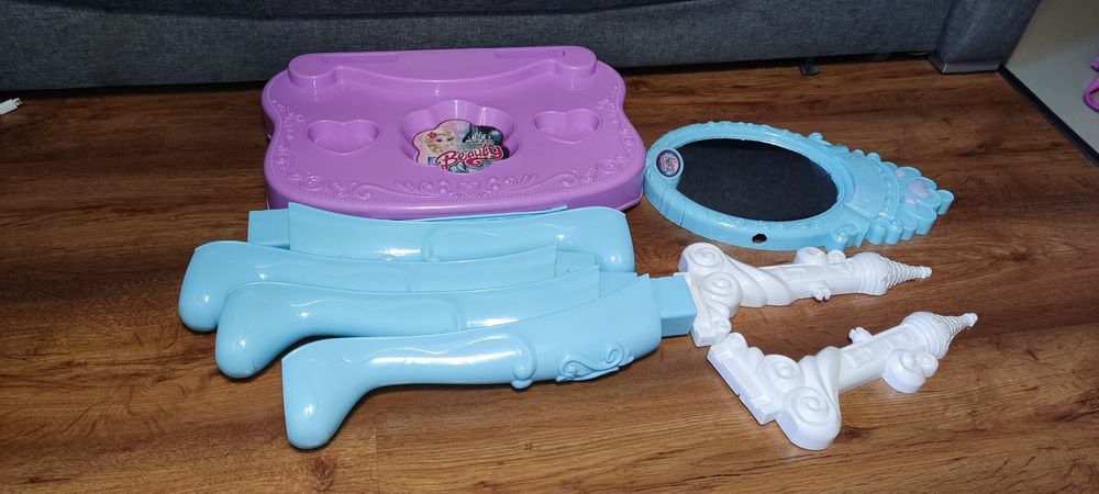 Toaletka z lustrem zabawkowa grająca świecąca