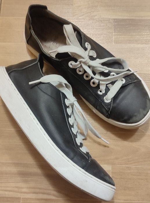 Кеди чорного кольору 39 р