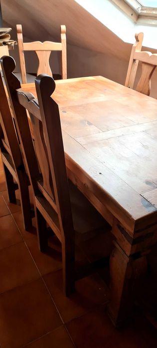 Comjunto mesa e cadeiras