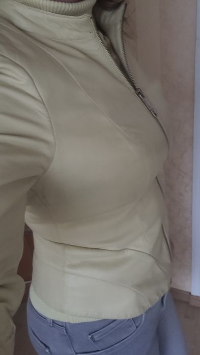 Куртка весняна жіноча.