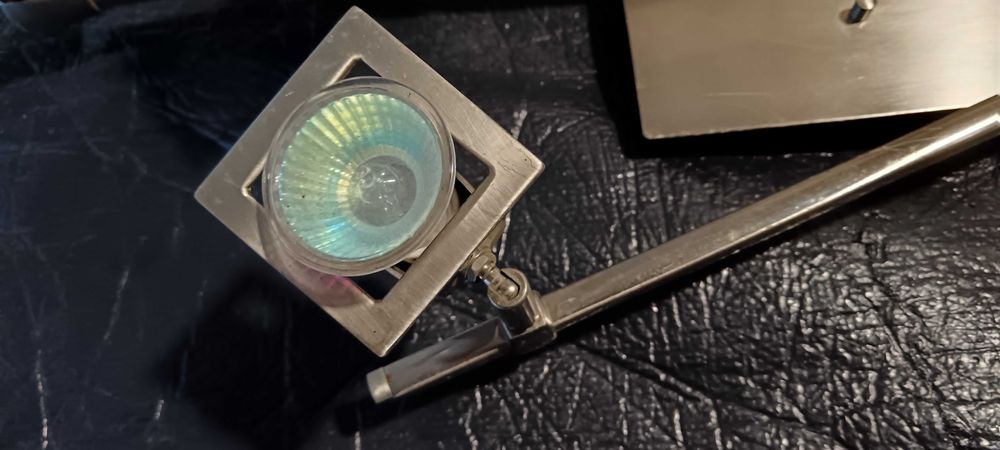 Candeeiro elegante de teto.