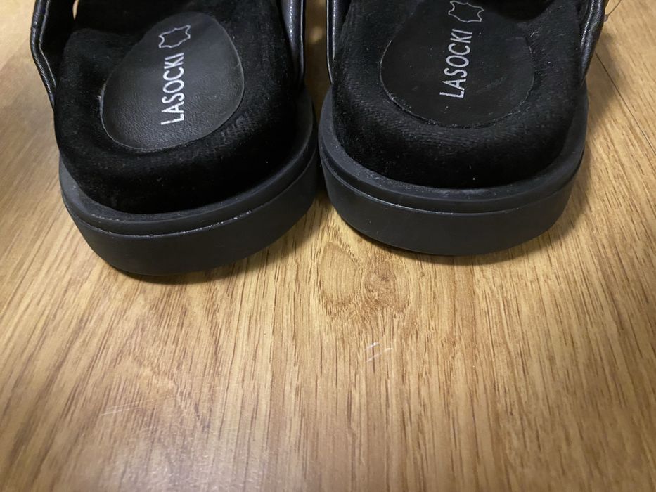 Skórzane klapki damskie Lasocki 36