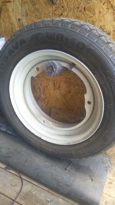 Зимова гума з дисками на таврію