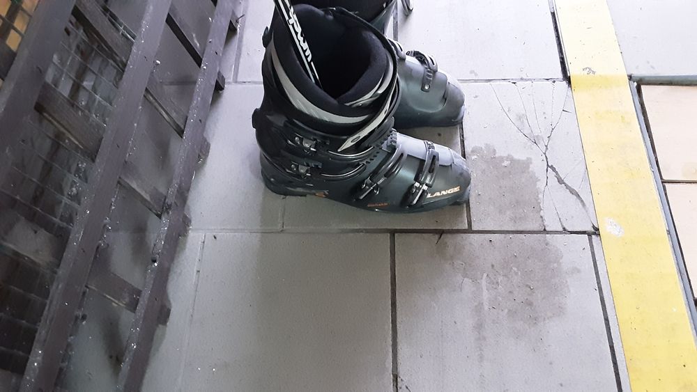 Narty zjazdowe atomic