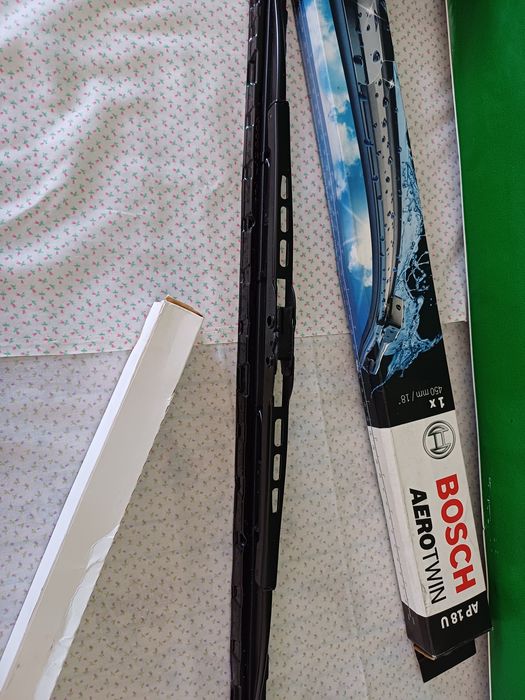 Escovas para automóveis novas.