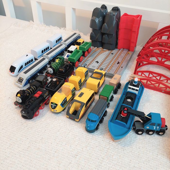 Zestaw BRIO 108 szt tory stacje pociagi wagony