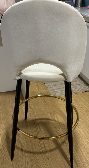 Vendo 2 cadeiras altas cozinha