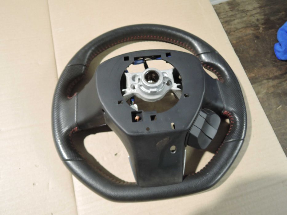 Kierownica Subaru STI  VA  14-20r  kompletna multi
