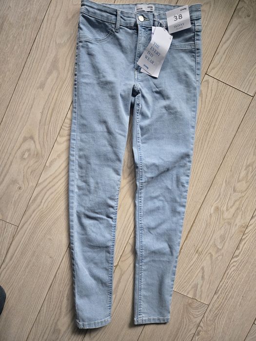 Nowe spodnie jeansowe