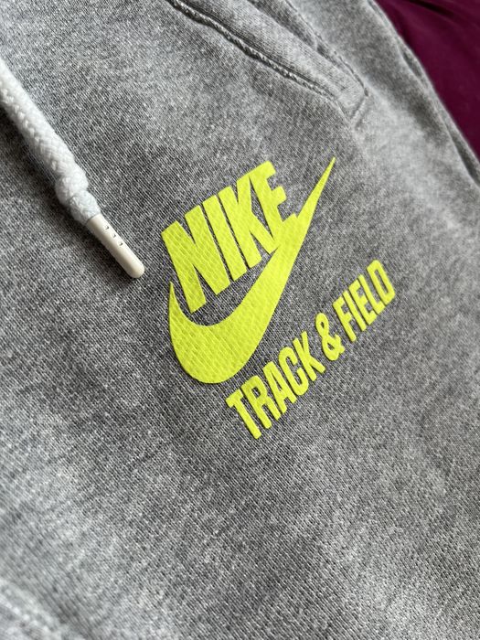 Szare ciepłe dresy slim fit Nike Track & Field