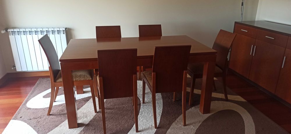 Mesa de sala de sala de jantar e cadeiras