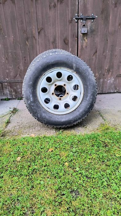 Komplet kół 205/75/15 do Łada Niva