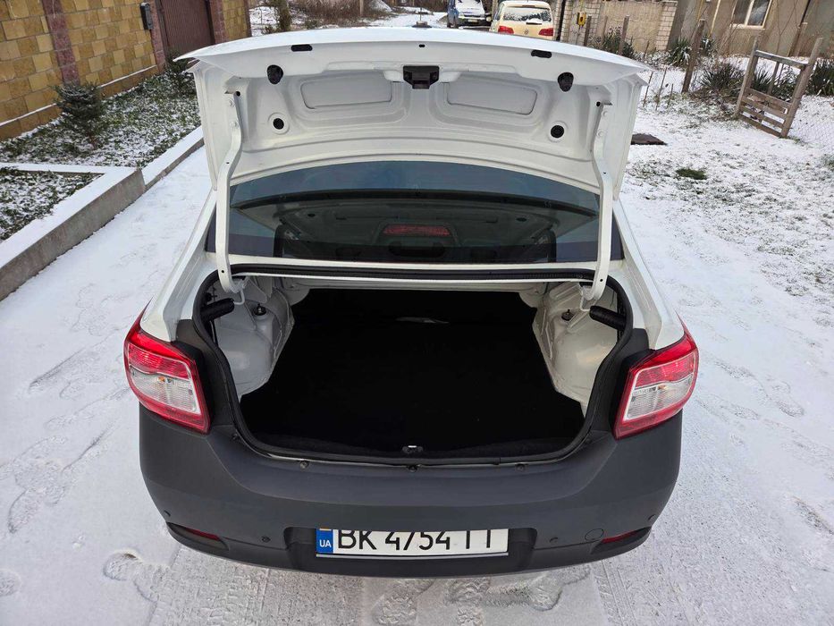 В ідеальному стані Dacia Logan 2015. Не битий, не фарбований