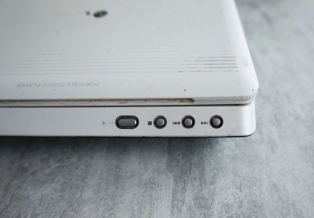 Портативный  проигрыватель LG DP172BP рабочий